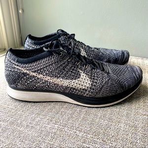 LIKE NEW Nike Flyknits